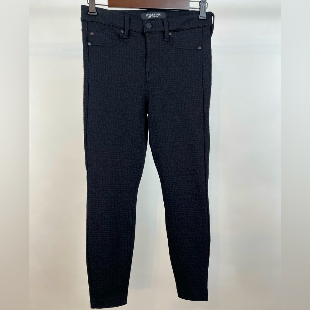 TEXTURED JEANS